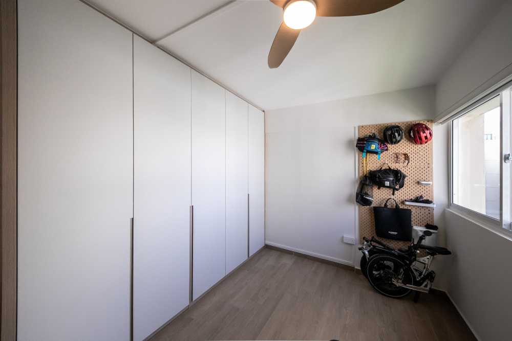 Minimalist Bedroom with Vinyl Flooring and Wardrobe