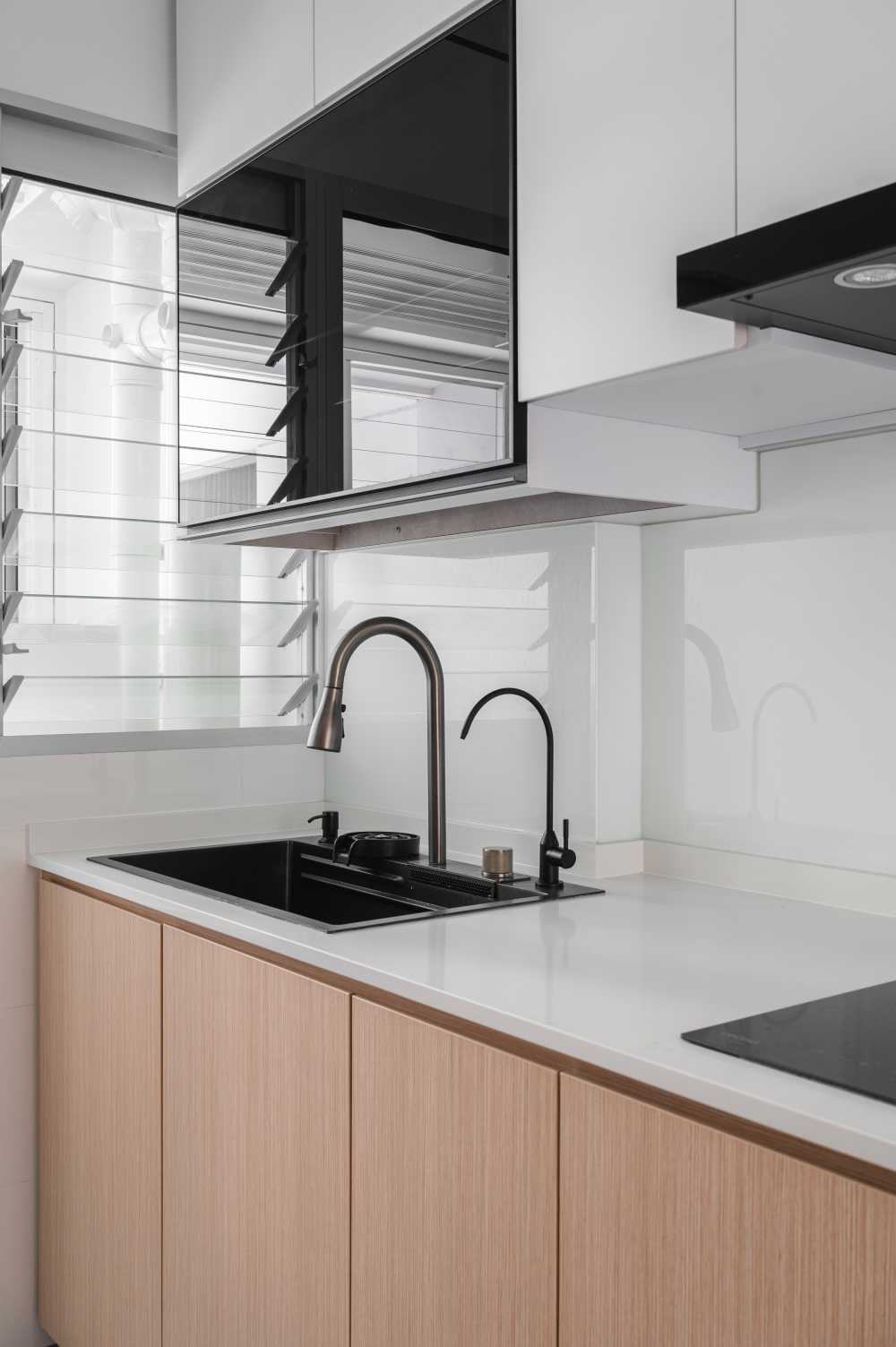 Scandinavian Kitchen with Countertop and Homogeneous Tiles