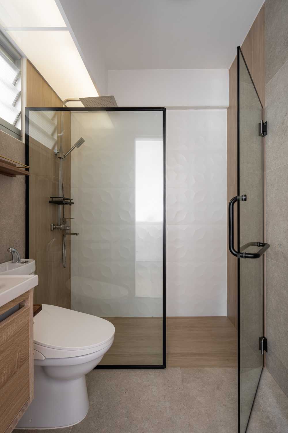 Scandinavian Bathroom with Homogeneous Tiles and Mirror