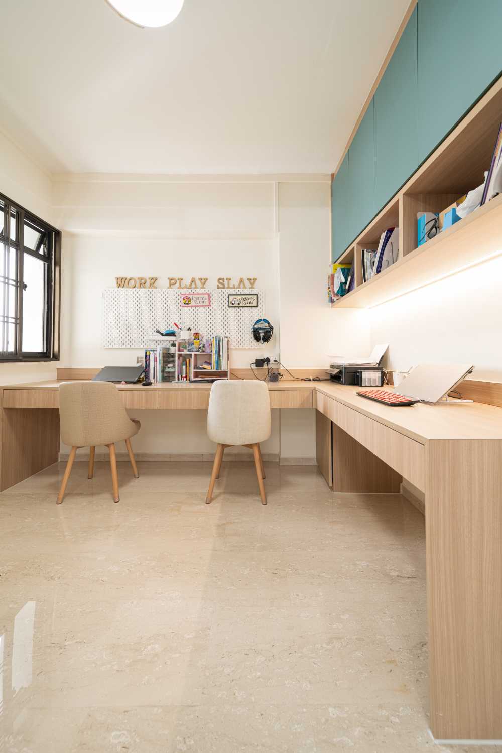 Modern Home Office with Bookshelf and Desk