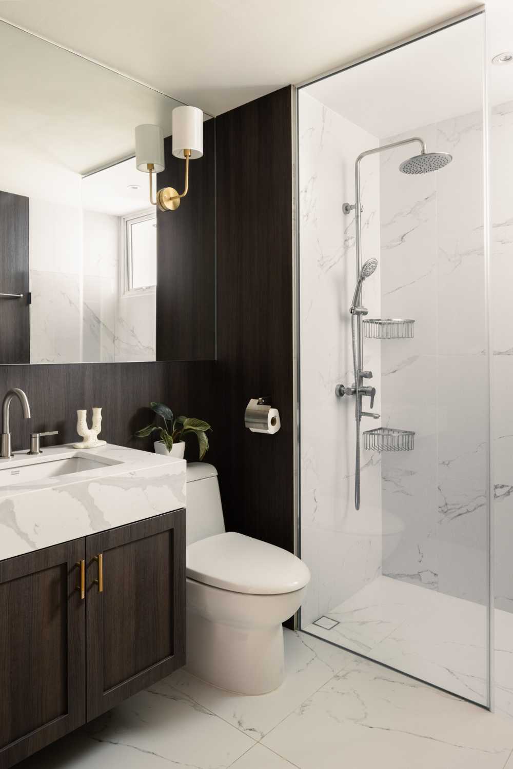 Modern Bathroom with Mirror and Bathroom Storage