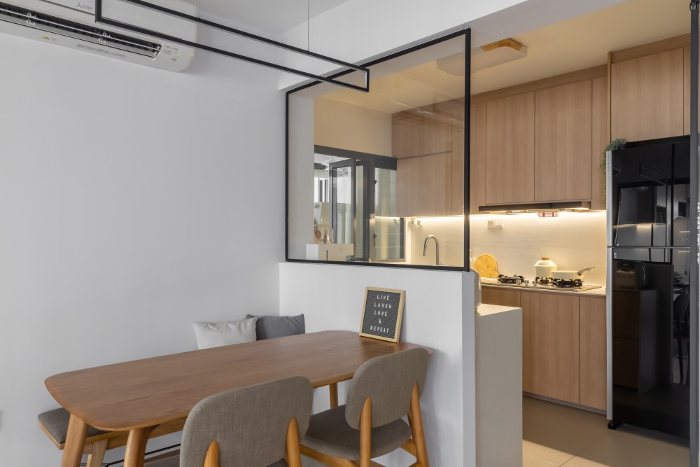 Scandinavian Dining Room with Dining Table and Dining Chairs