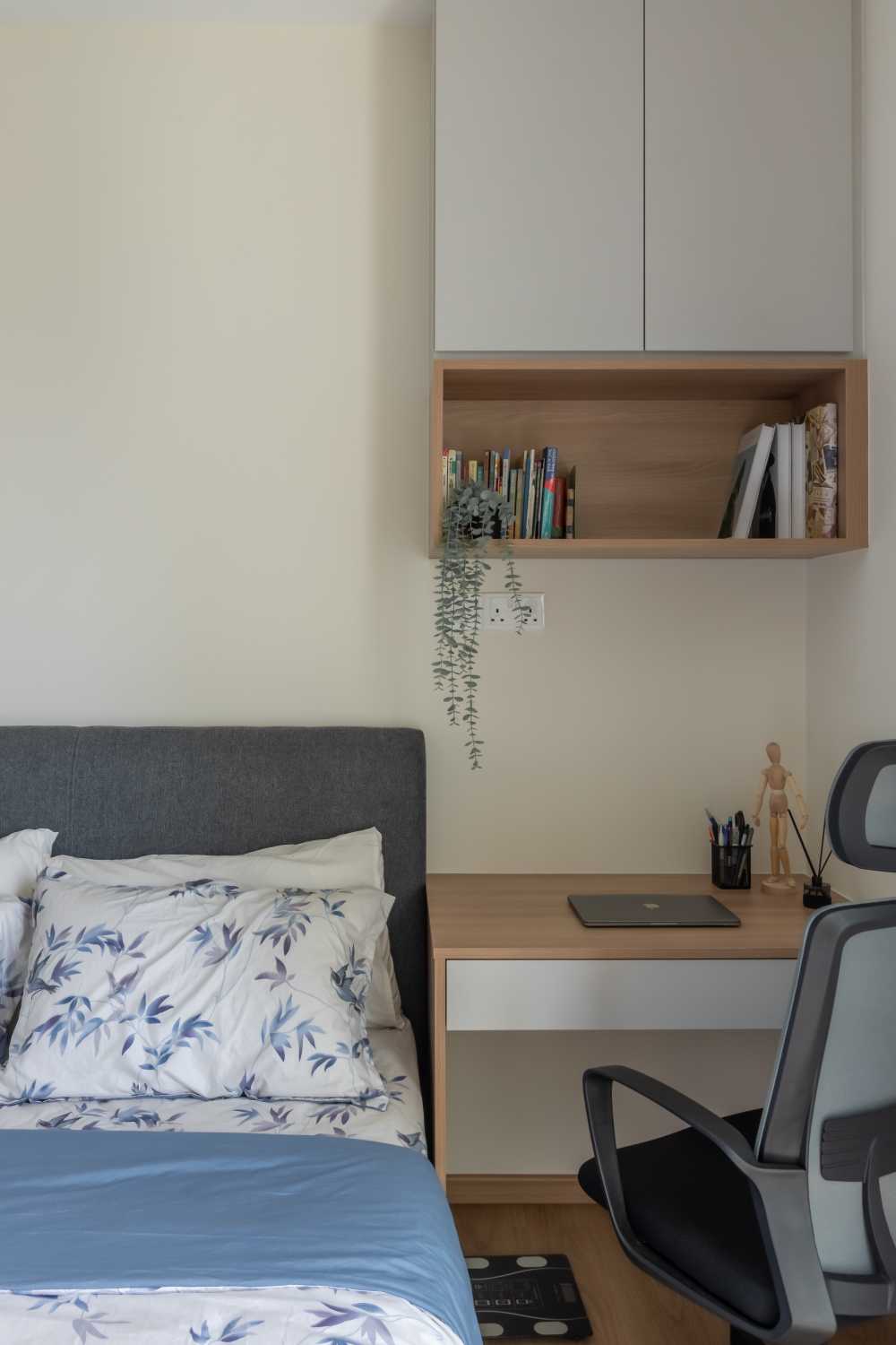 Scandinavian Bedroom with Vinyl Flooring and Desk