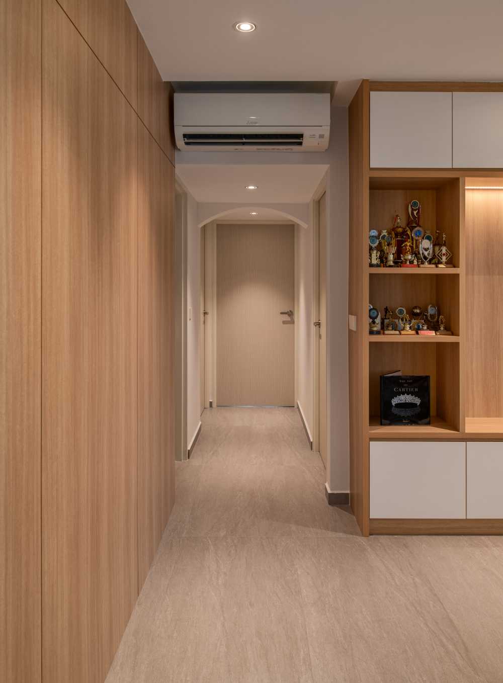 Minimalist Living Room with Bookshelf and Homogeneous Tiles