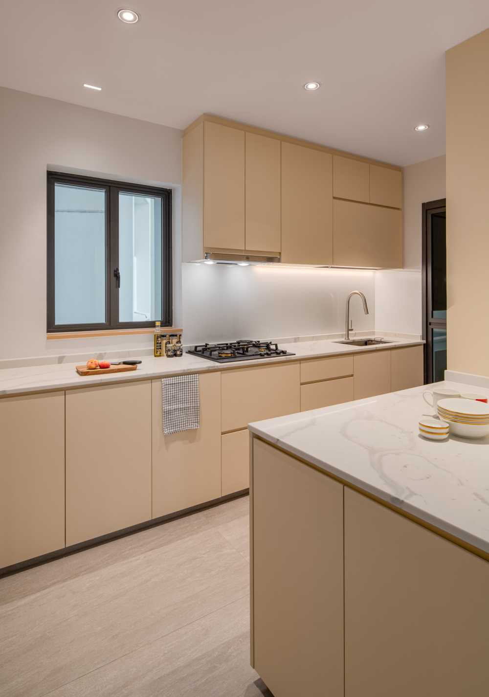 Minimalist Kitchen with Countertop and Homogeneous Tiles