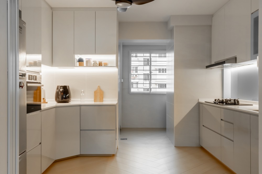 Minimalist Kitchen with Countertop and Homogeneous Tiles