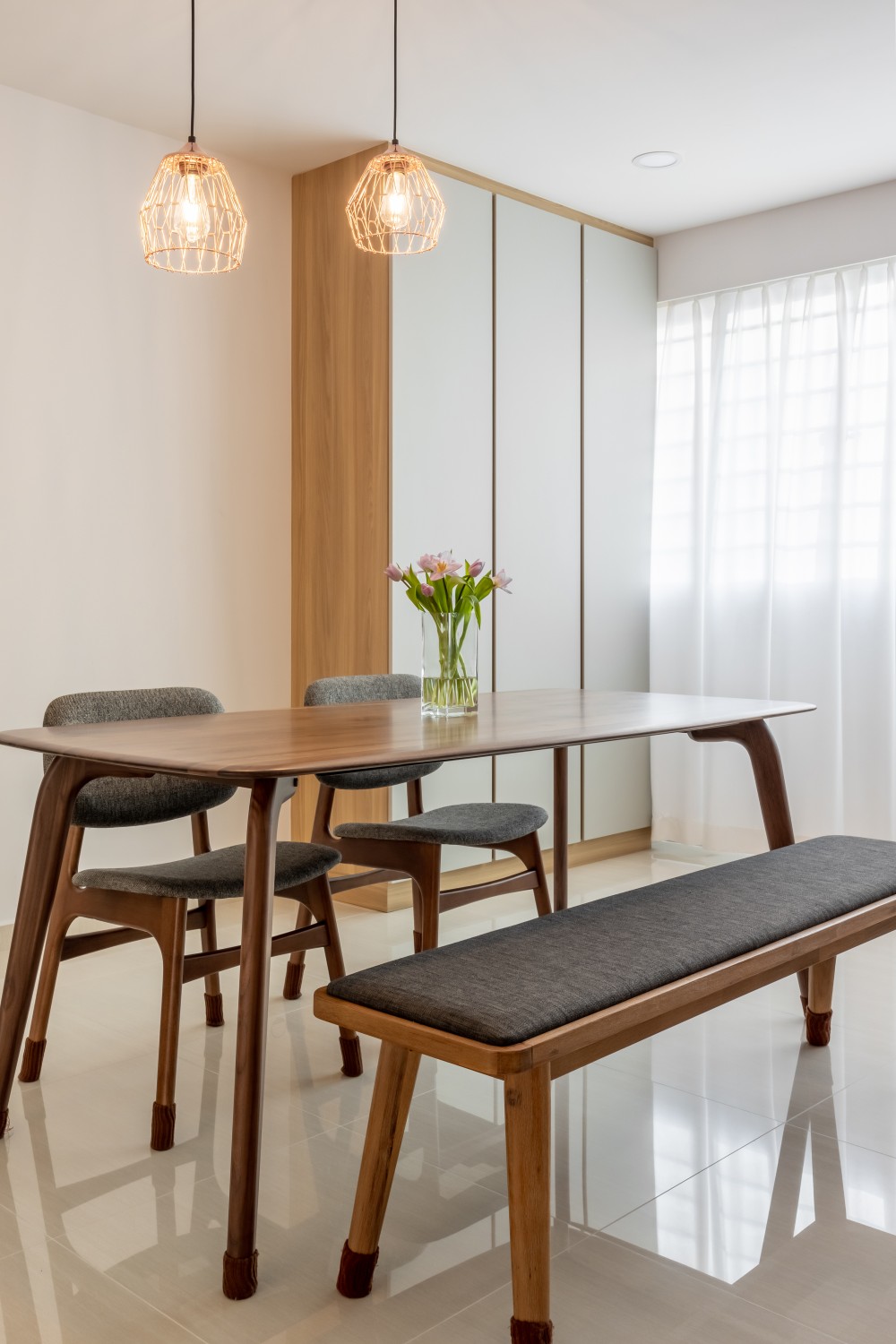 Minimalist Dining Room with Dining Table and Dining Chairs
