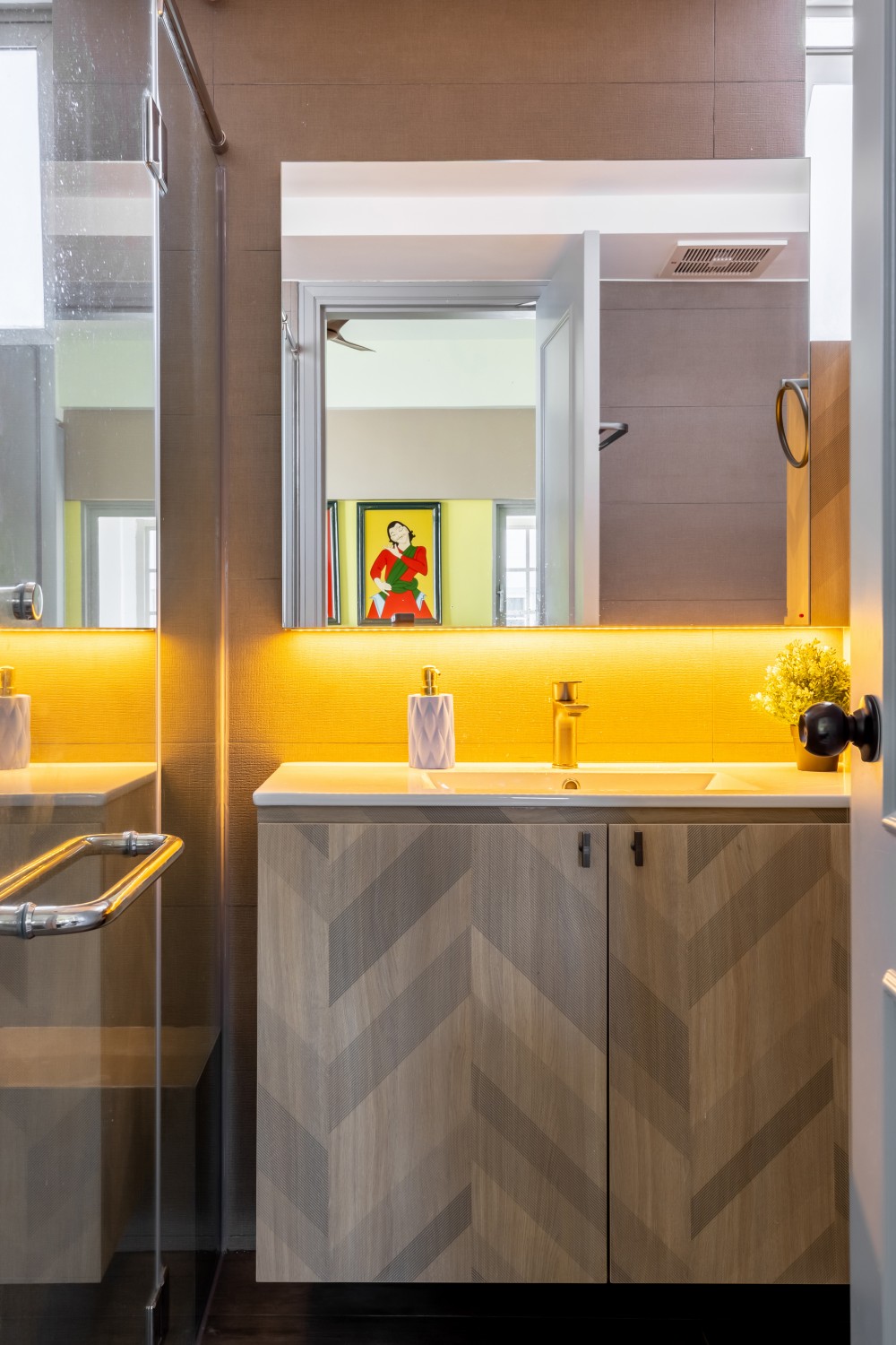 Eclectic Bathroom with Countertop and Homogeneous Tiles