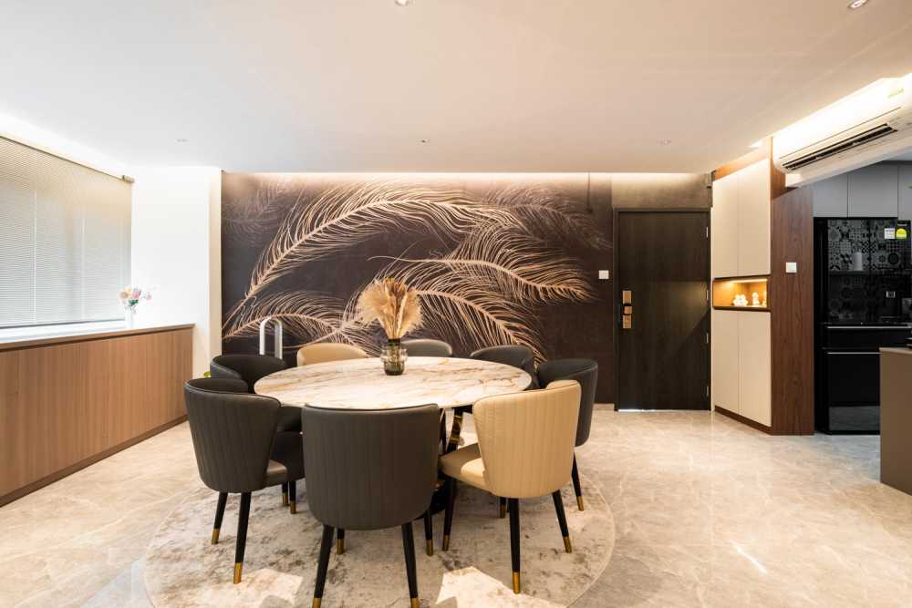 Modern Dining Room with Drop Ceiling and Dining Table
