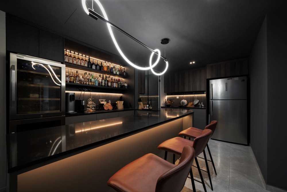Contemporary Kitchen with Homogeneous Tiles and Open Kitchen