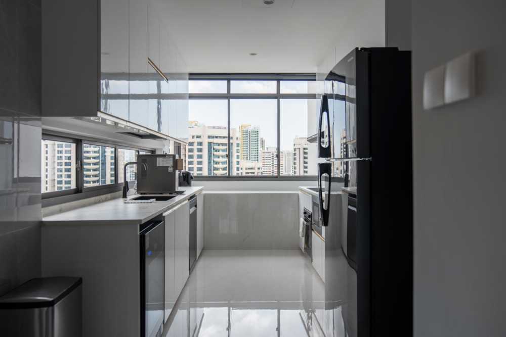 Modern Kitchen with Kitchen Window and Kitchen Backsplash