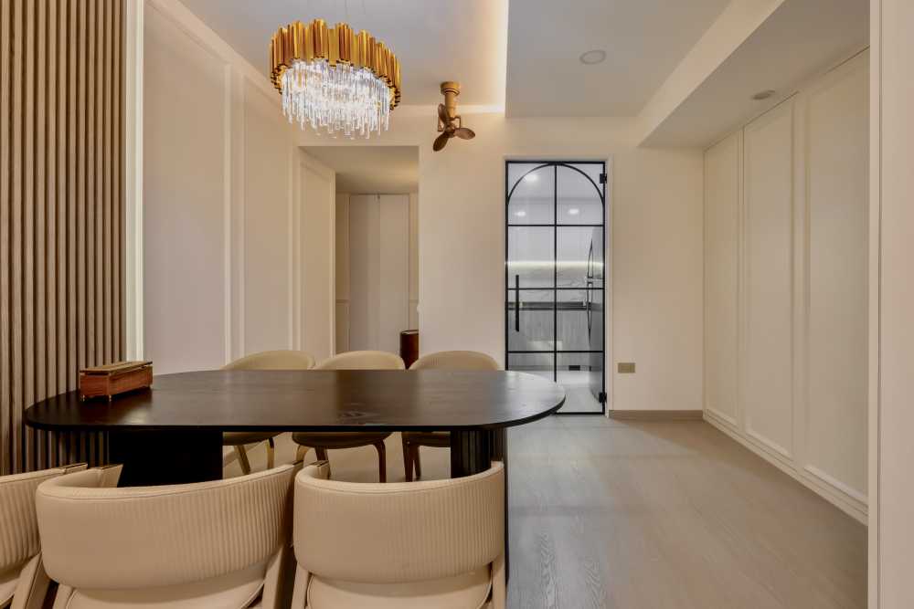 Modern Dining Room with Ceiling Light and Ceiling Fan