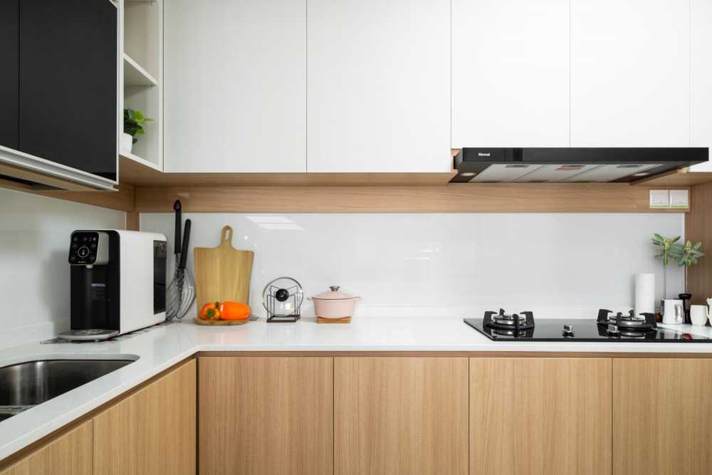 Contemporary Kitchen with Wood Flooring and Kitchen Window