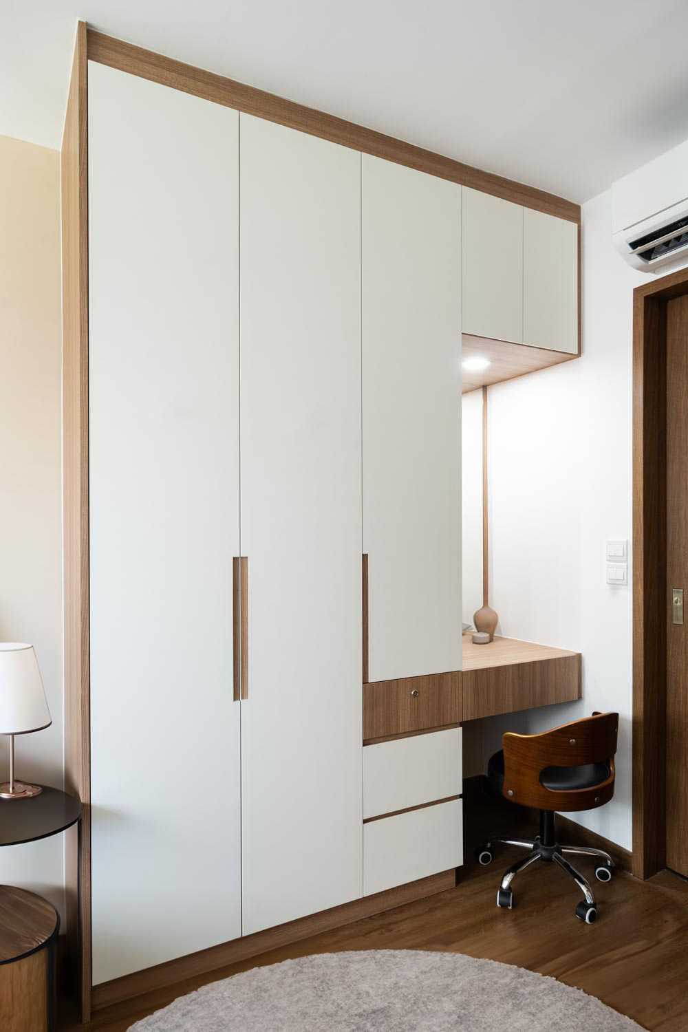 Contemporary Bedroom with Vinyl Flooring and Wardrobe