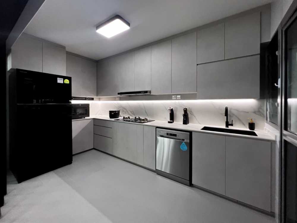 Modern Kitchen with Homogeneous Tiles and Kitchen Window