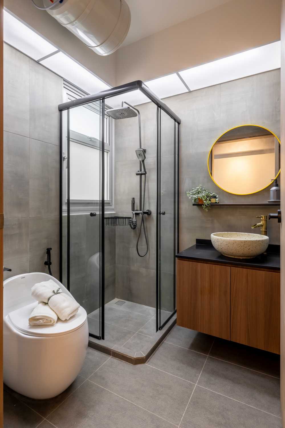 Scandinavian Bathroom with Homogeneous Tiles and Mirror