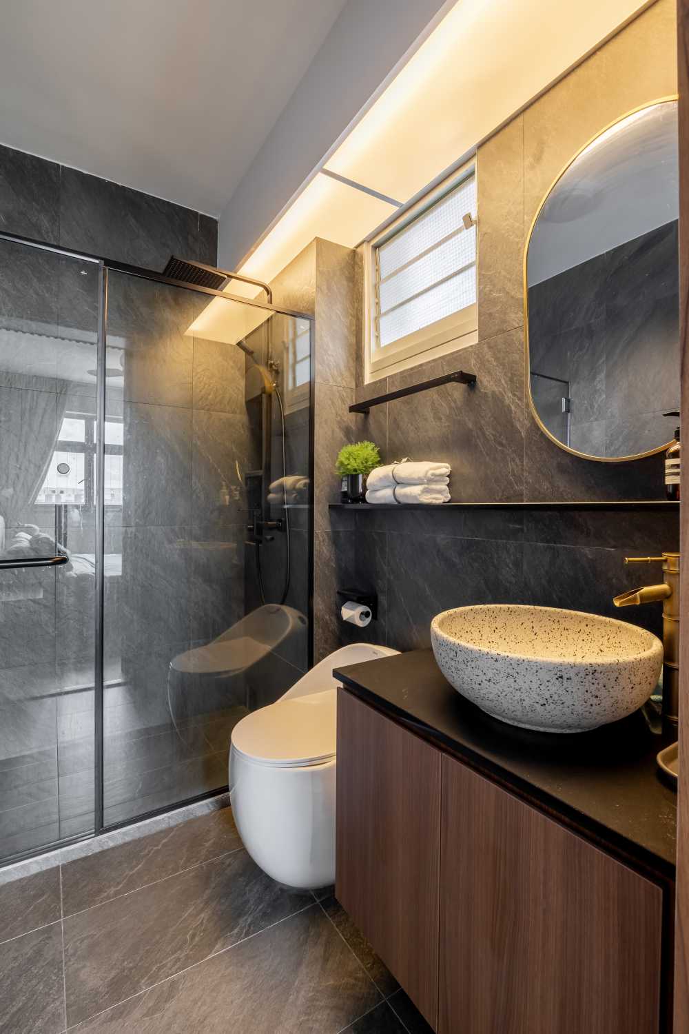Scandinavian Bathroom with Homogeneous Tiles and Mirror