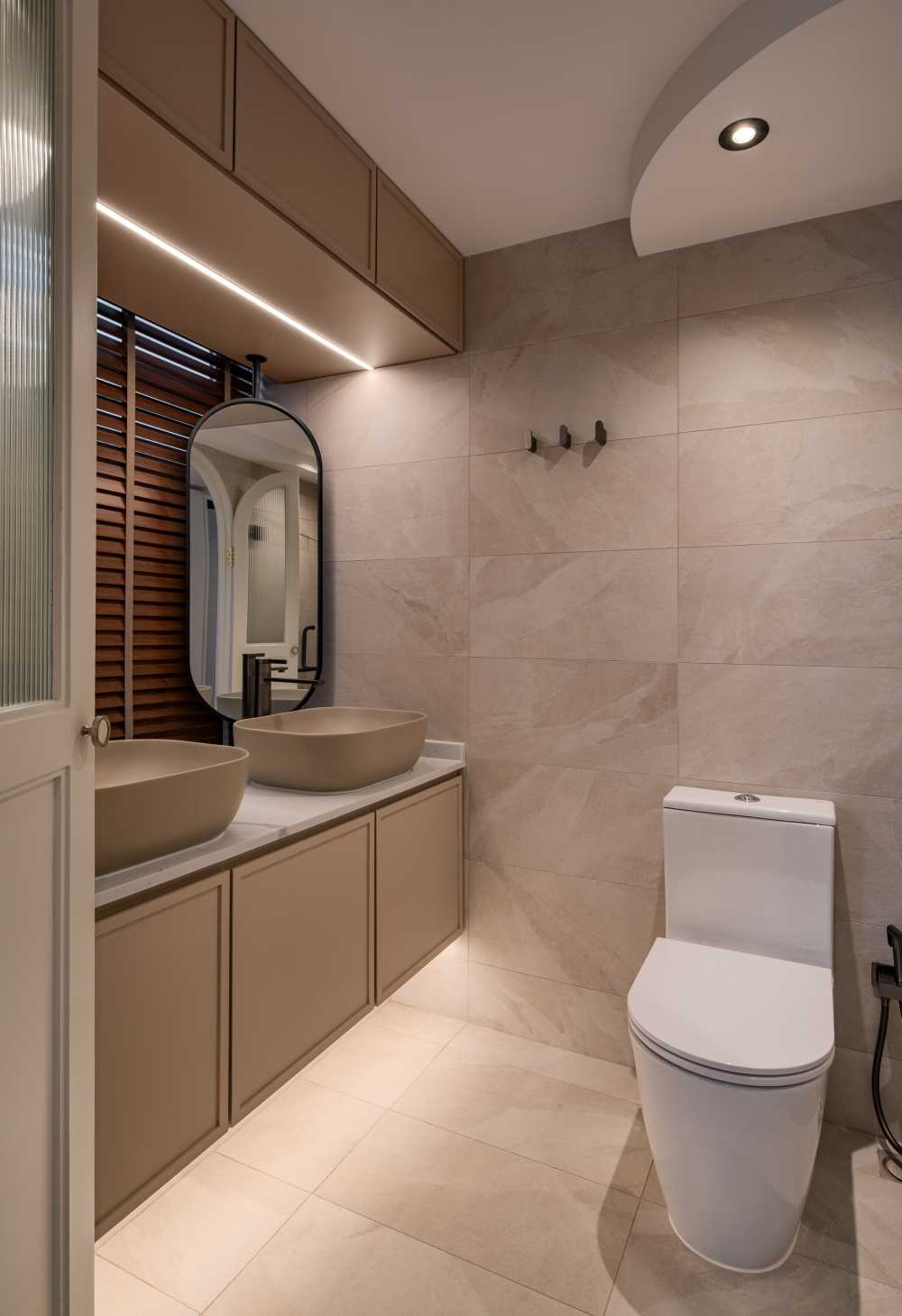 Contemporary Bathroom with Countertop and Homogeneous Tiles