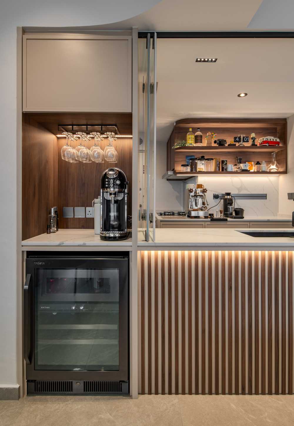 Contemporary Kitchen with Countertop and Open Kitchen