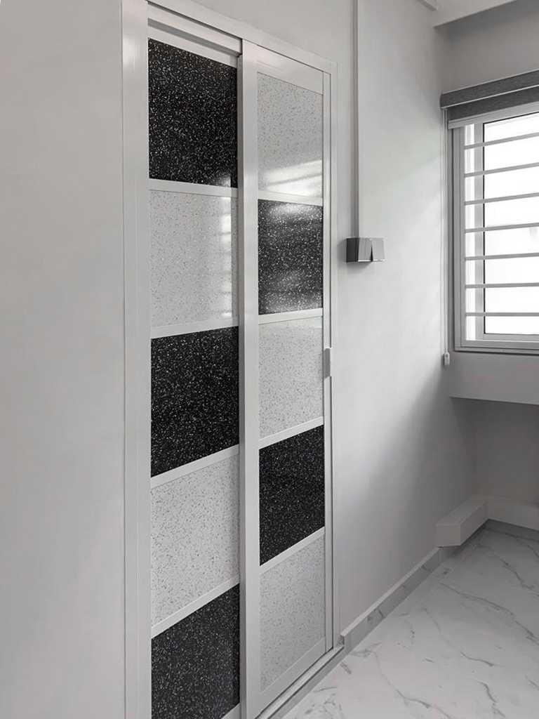 Scandinavian Bathroom with Window Grille and Paintings