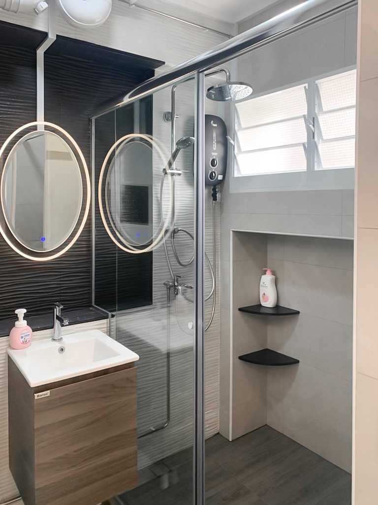 Scandinavian Bathroom with Mirror and Bathroom Storage