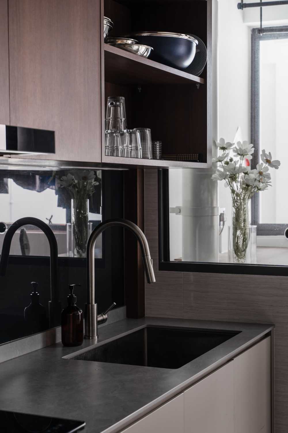 Contemporary Kitchen with Countertop and Kitchen Tap