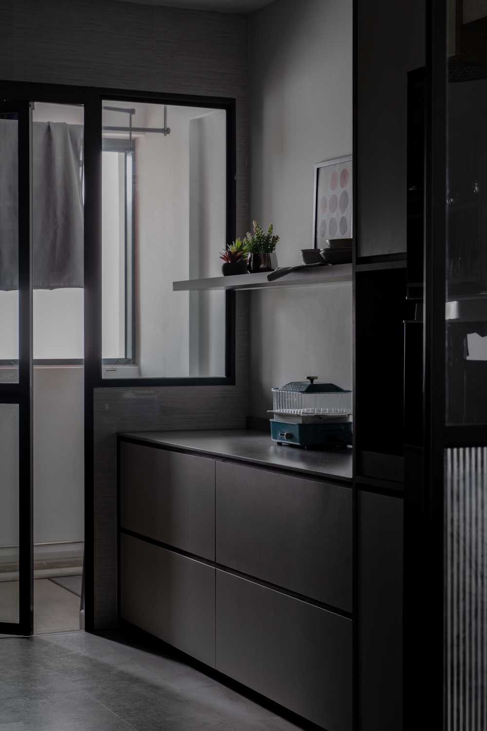 Contemporary Kitchen with Countertop and Kitchen Accessories