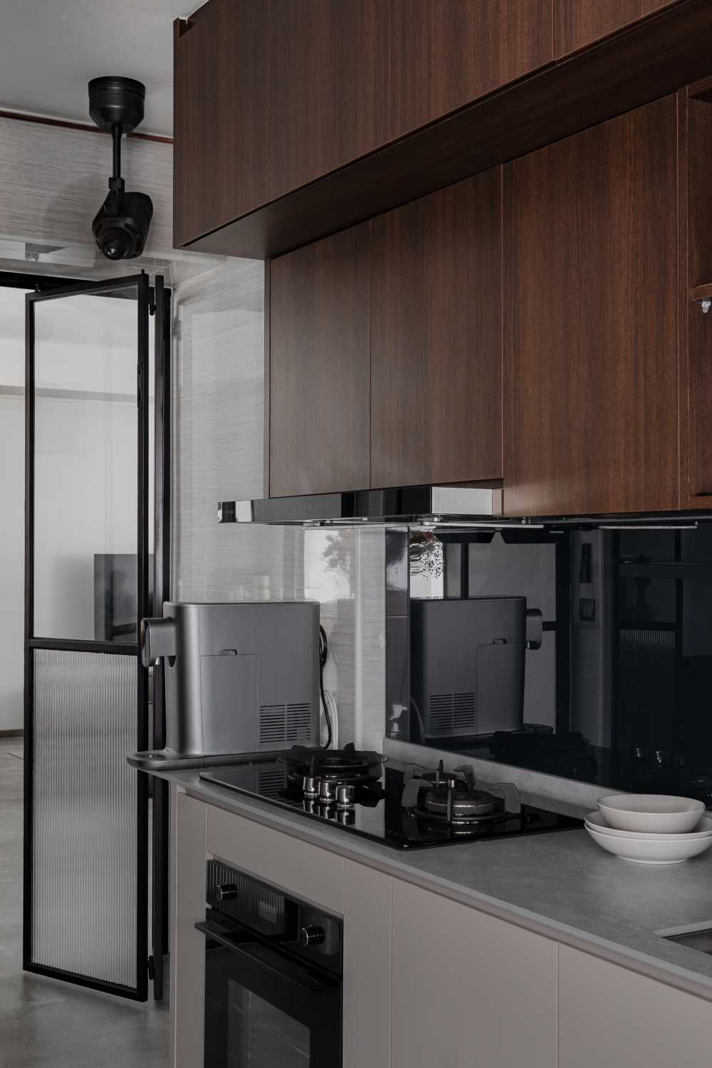 Contemporary Kitchen with Countertop and Kitchen Cabinets