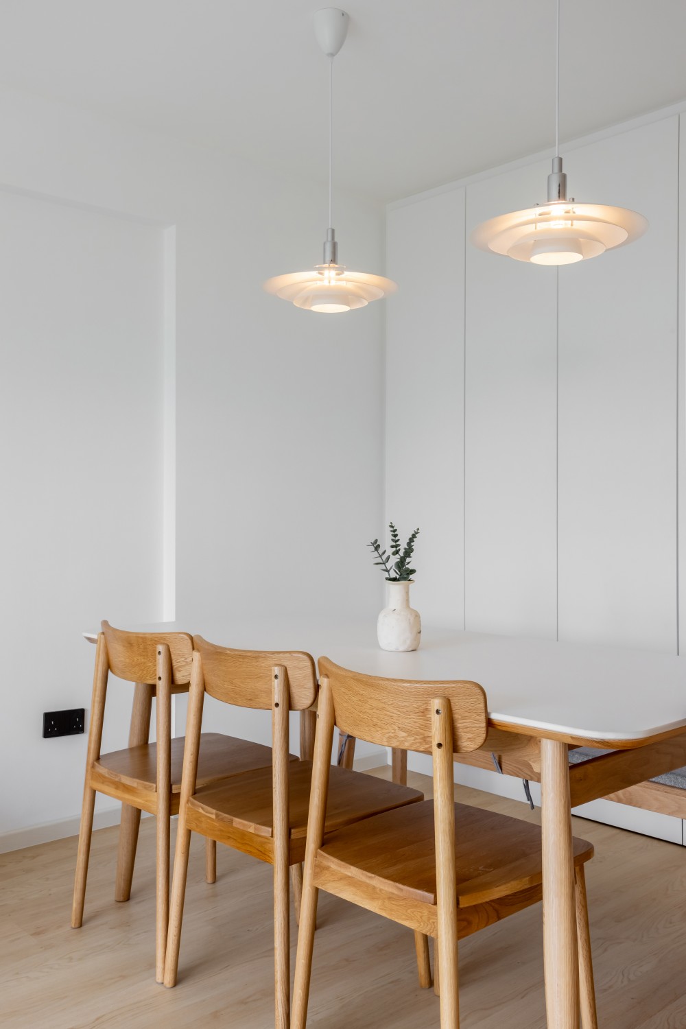 Minimalist Dining Room with Dining Table and Dining Chairs