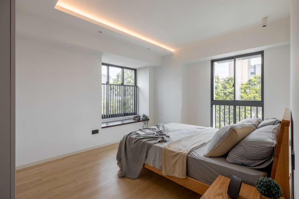 Minimalist Bedroom with Vinyl Flooring and Bay Window