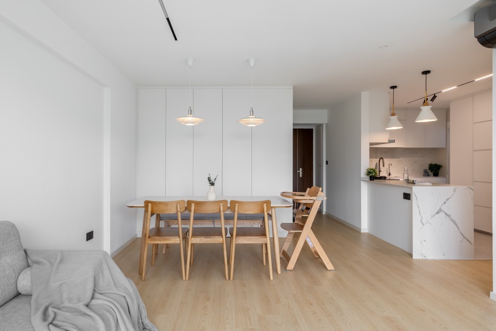 Minimalist Living Room with Countertop and Vinyl Flooring