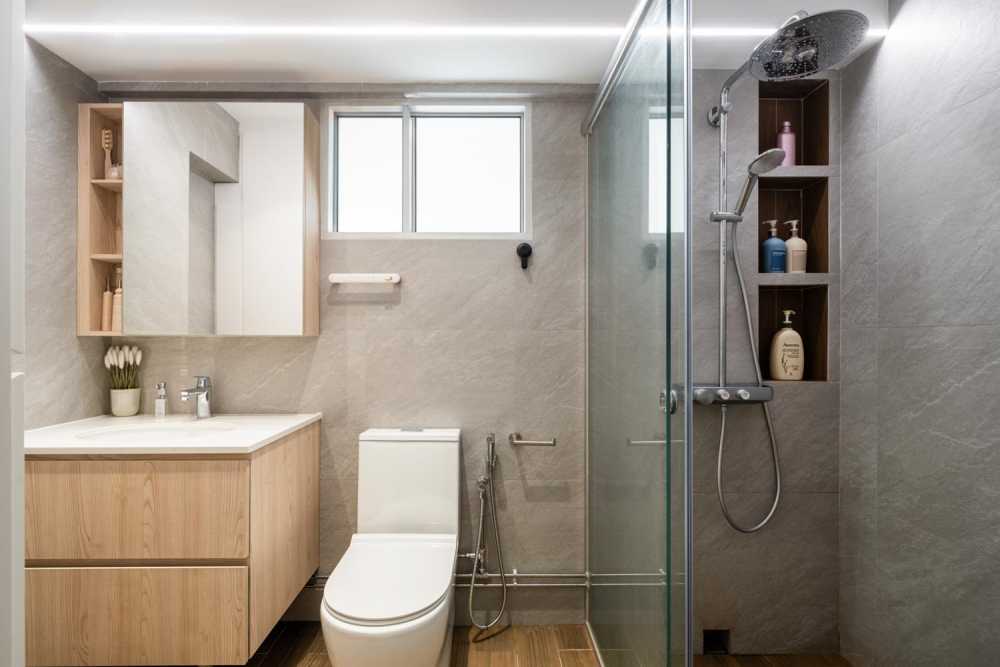 Modern Bathroom with Mirror and Shower Screen