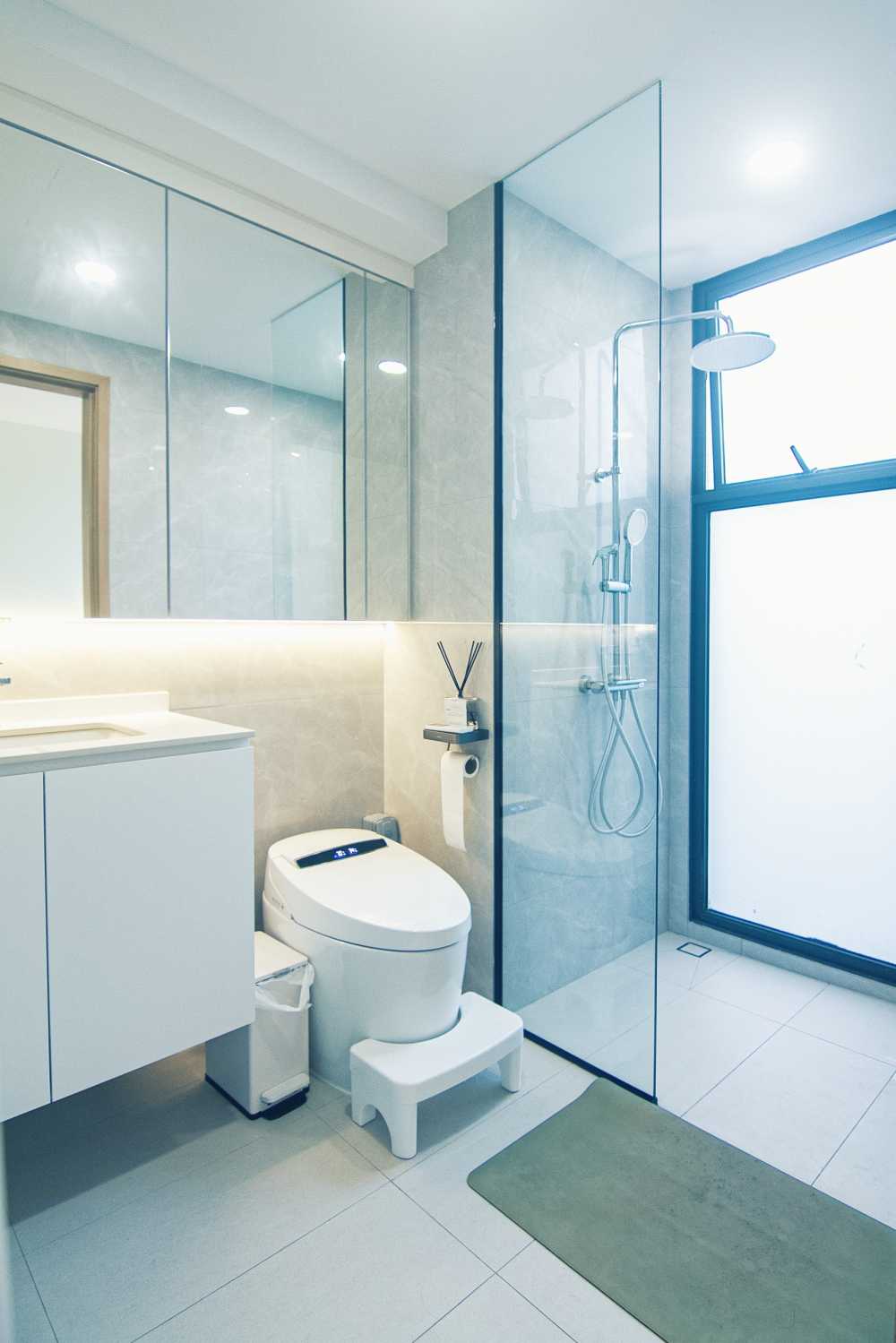 Minimalist Bathroom with Countertop and Shower Screen