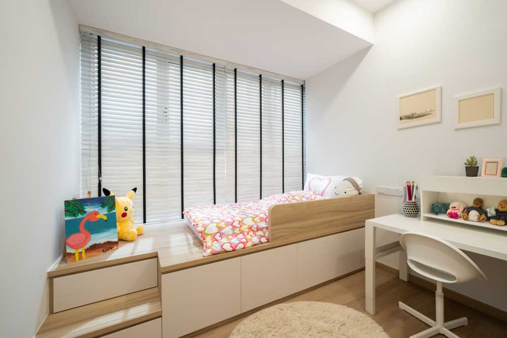 Modern Bedroom with Vinyl Flooring and Homogeneous Tiles