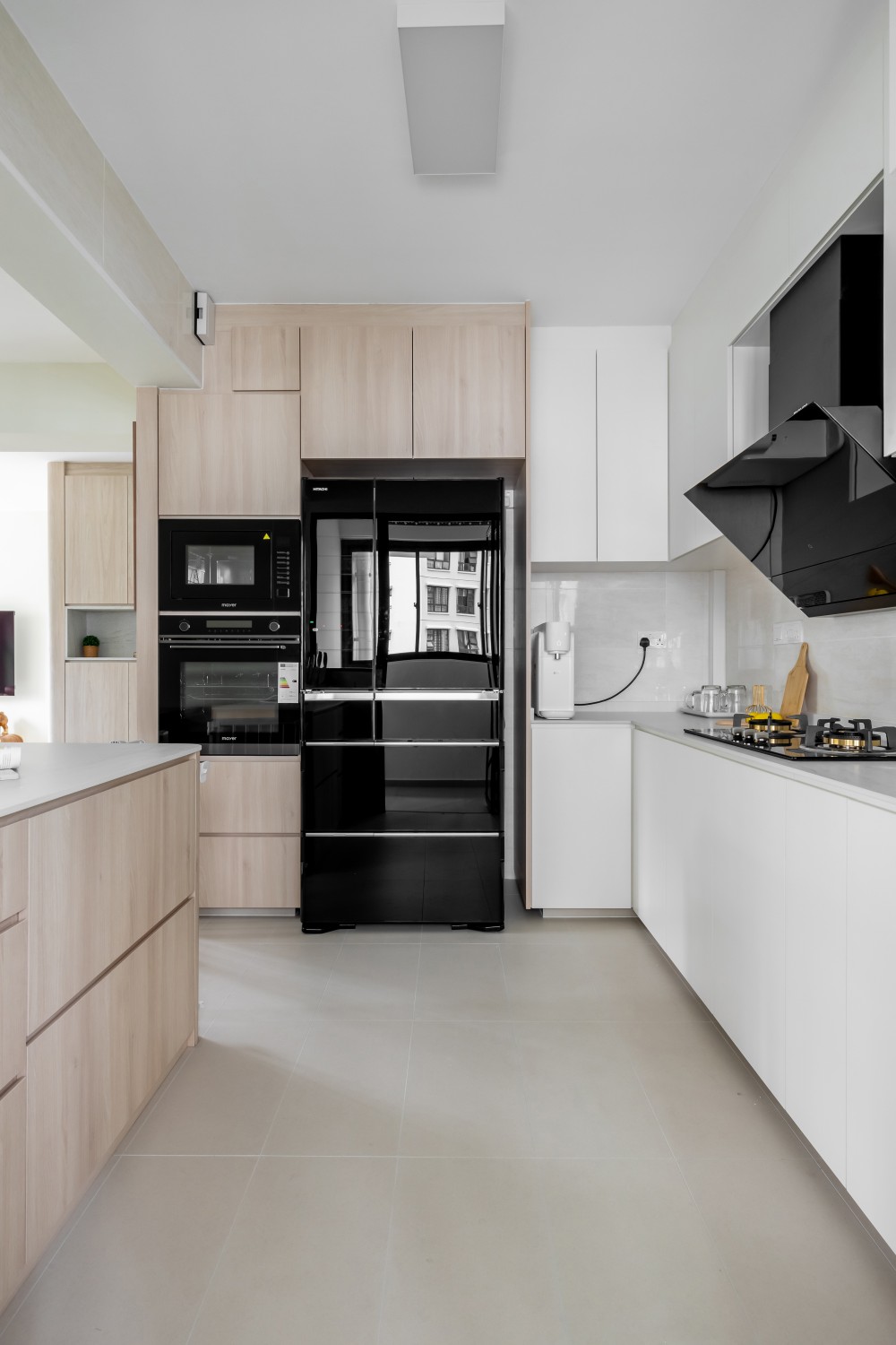 Minimalist Kitchen with Countertop and Homogeneous Tiles