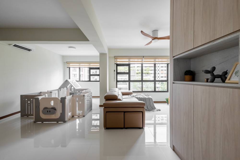 Minimalist Living Room with Homogeneous Tiles and Ceiling Fan
