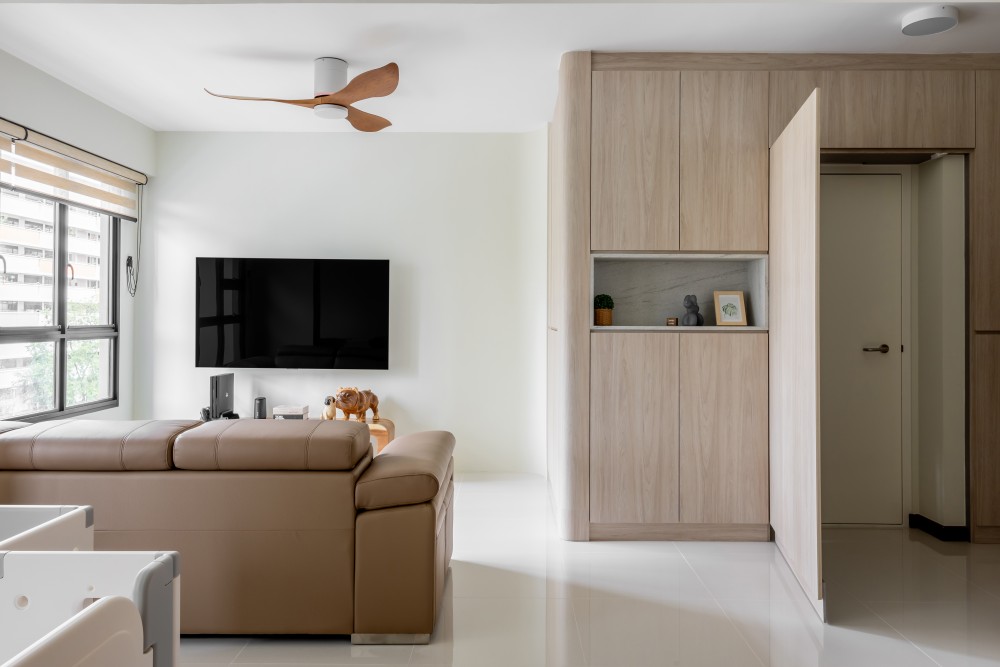 Minimalist Living Room with Homogeneous Tiles and Ceiling Fan