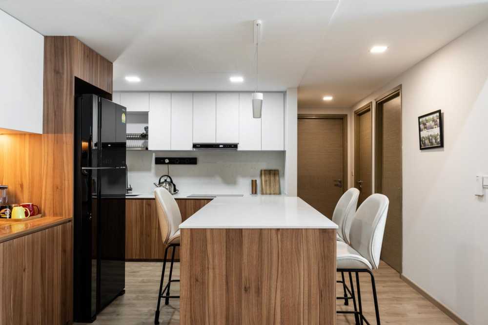 Modern Kitchen with Open Kitchen and Kitchen Backsplash