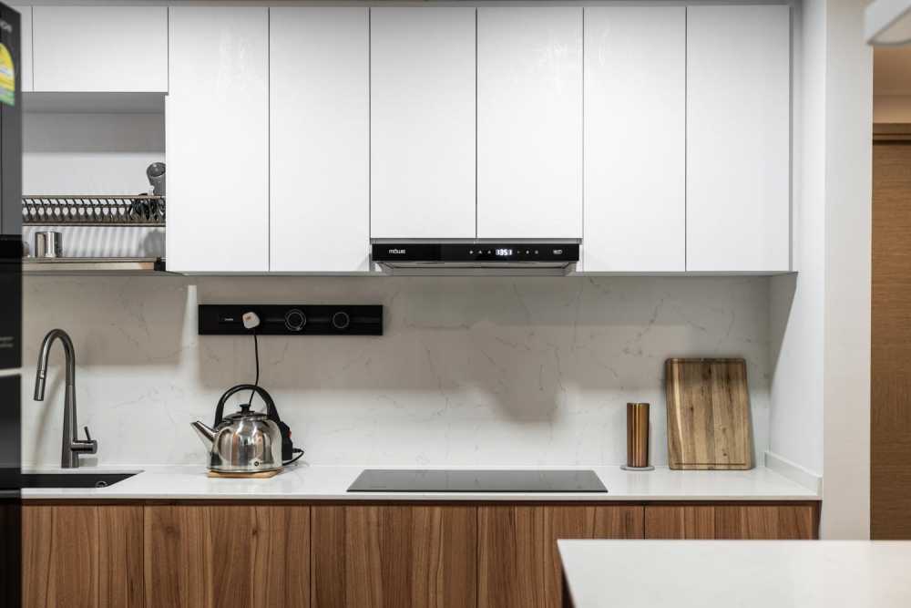 Modern Kitchen with Kitchen Window and Kitchen Island