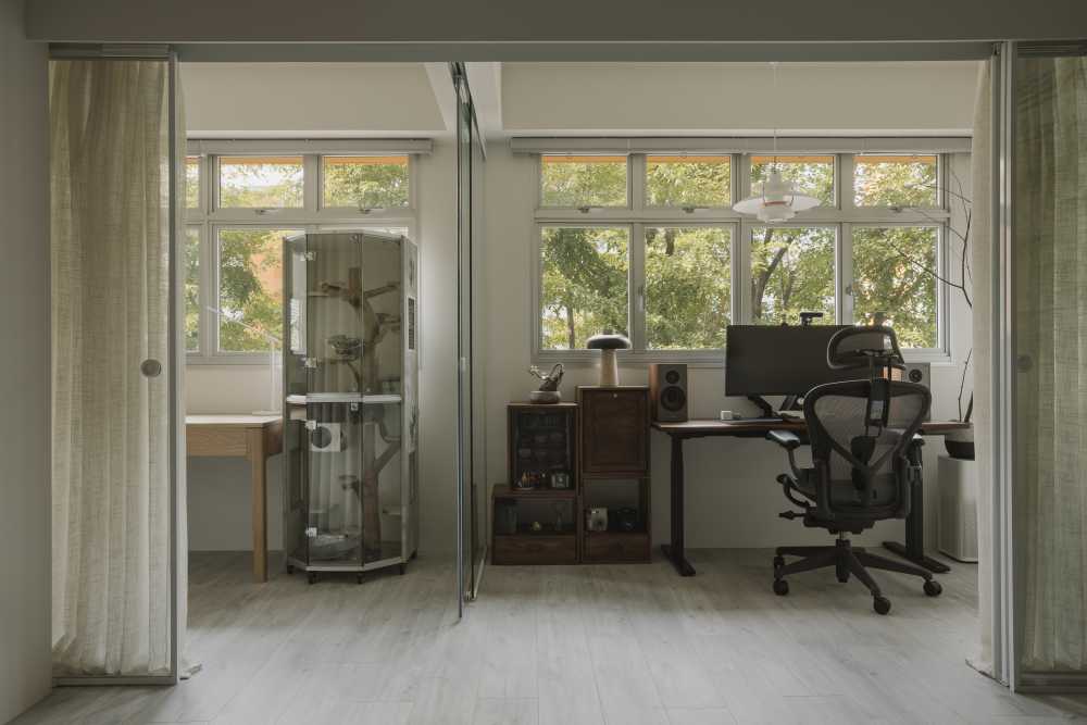 Minimalist Home Office with Desk and Desk Chairs