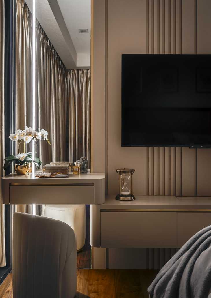 Modern Bedroom with Mirror and TV