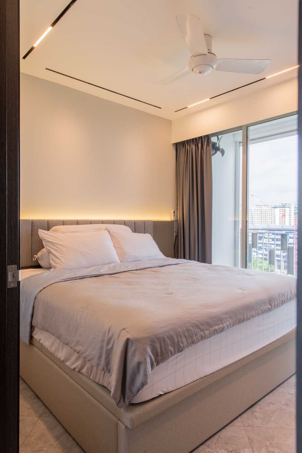 Modern Bedroom with Homogeneous Tiles and Drop Light