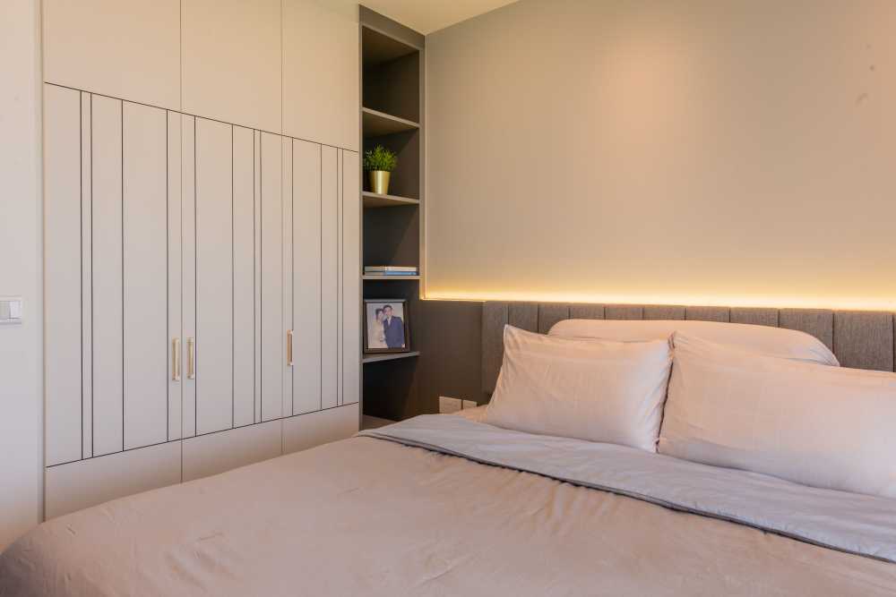 Modern Bedroom with Bookshelf and Drop Ceiling