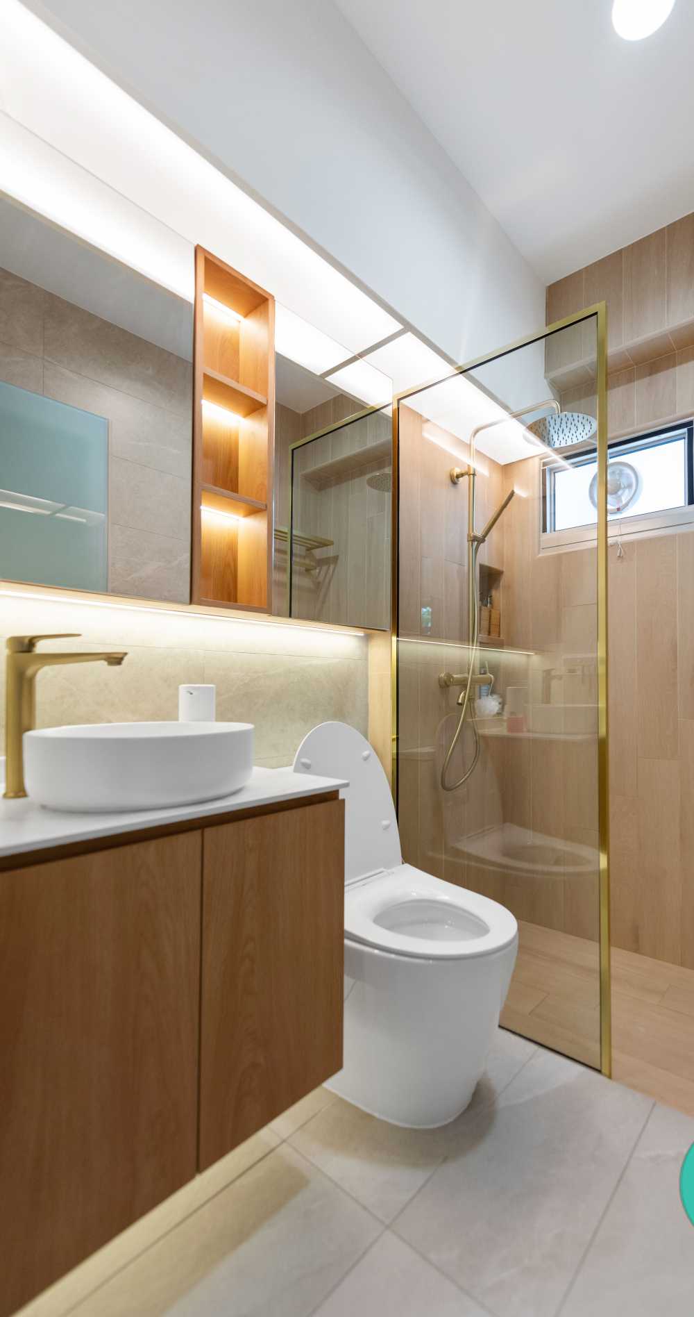 Scandinavian Bathroom with Homogeneous Tiles and Wood Flooring
