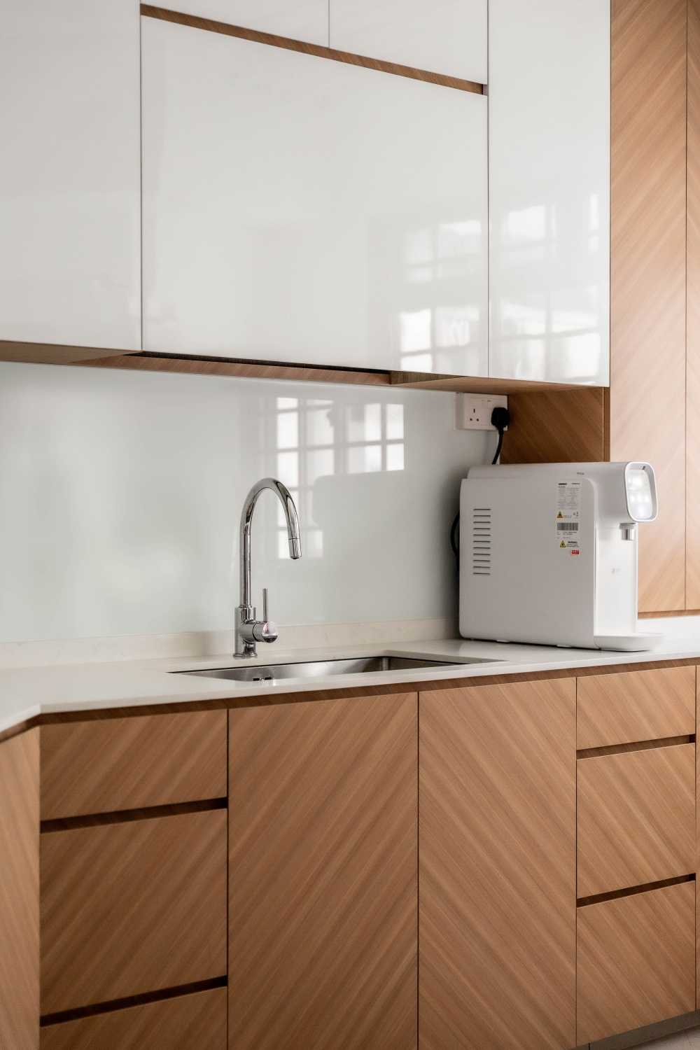 Scandinavian Kitchen with Herringbone Tiling and Open Kitchen