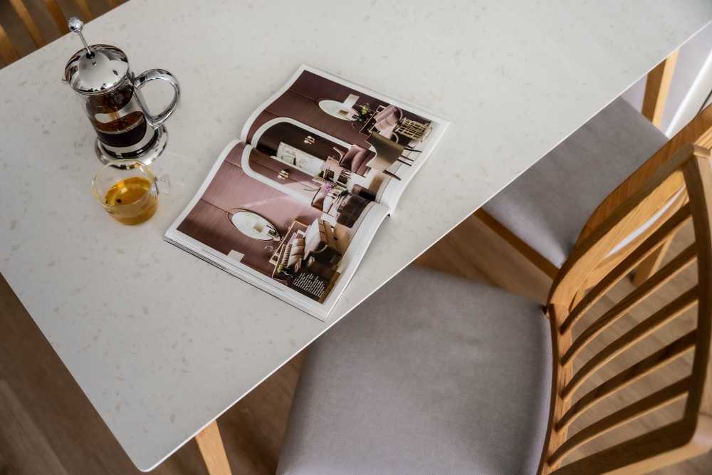 Scandinavian Dining Room with Dining Table and Dining Chairs
