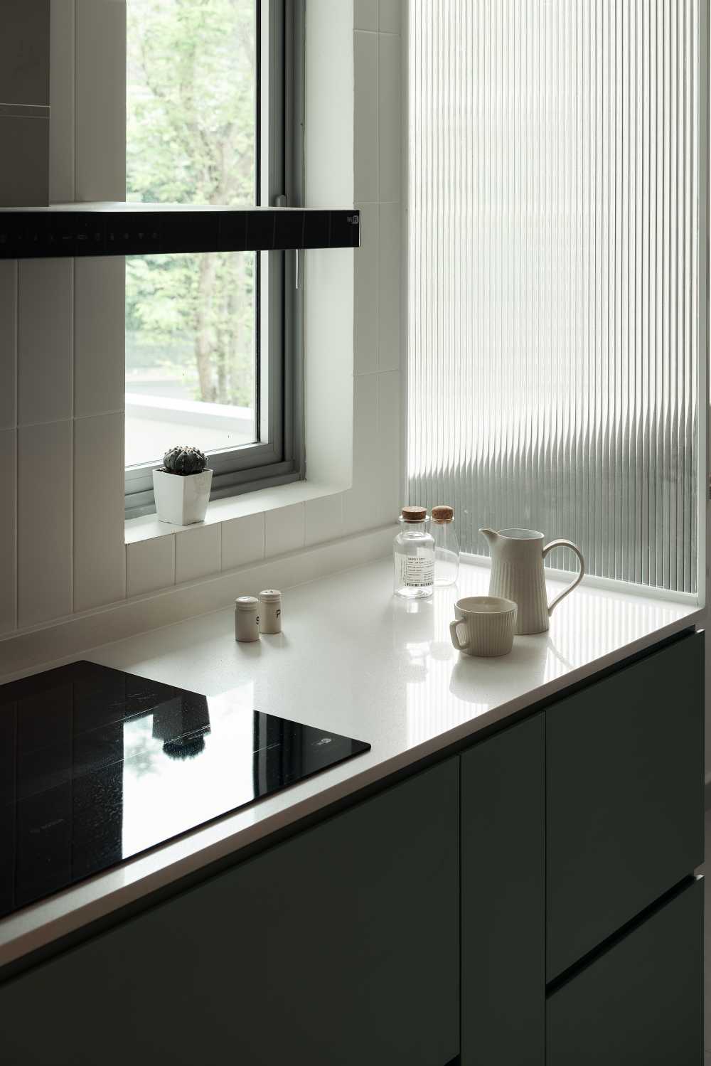 Modern Kitchen with Countertop and Kitchen Window