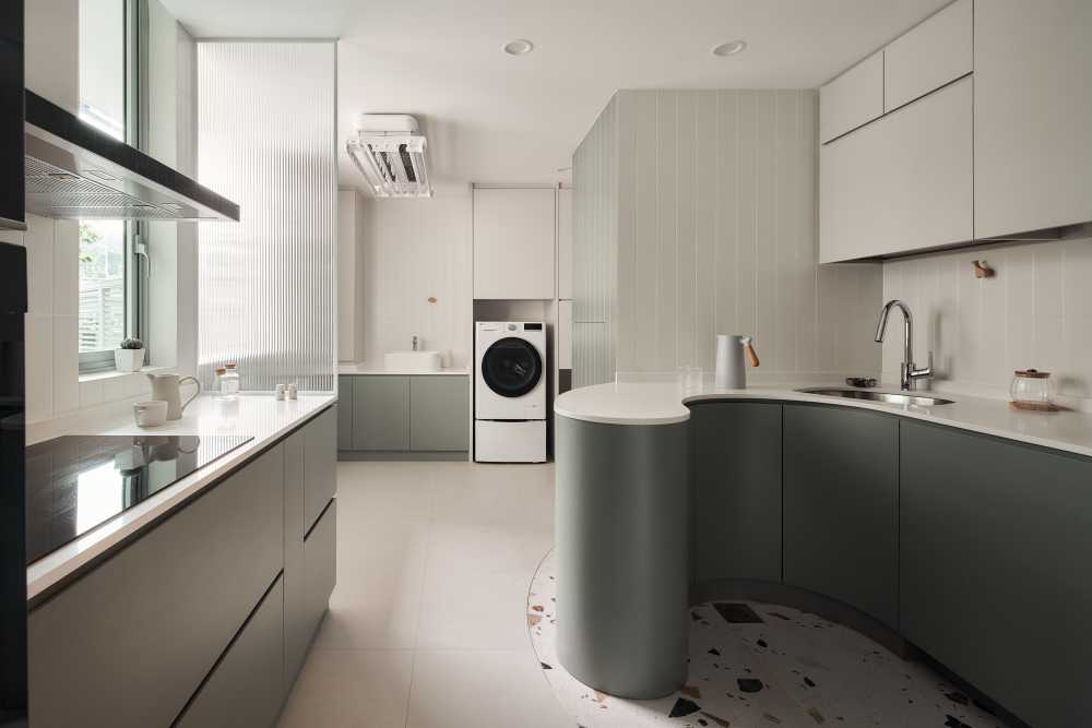Modern Kitchen with Vinyl Flooring and Marble Floor