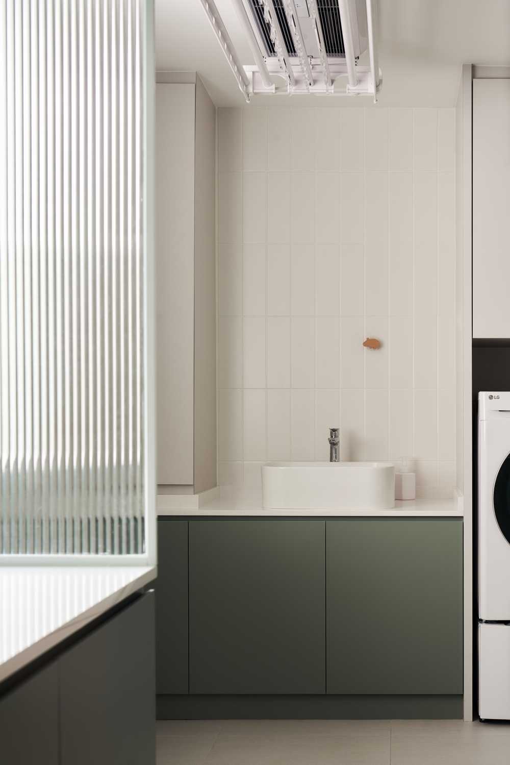 Modern Kitchen with Countertop and Open Kitchen