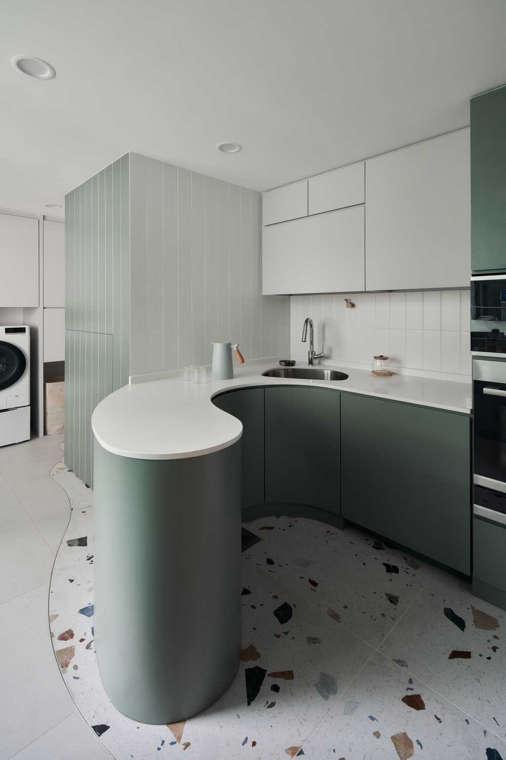 Modern Kitchen with Countertop and Kitchen Island